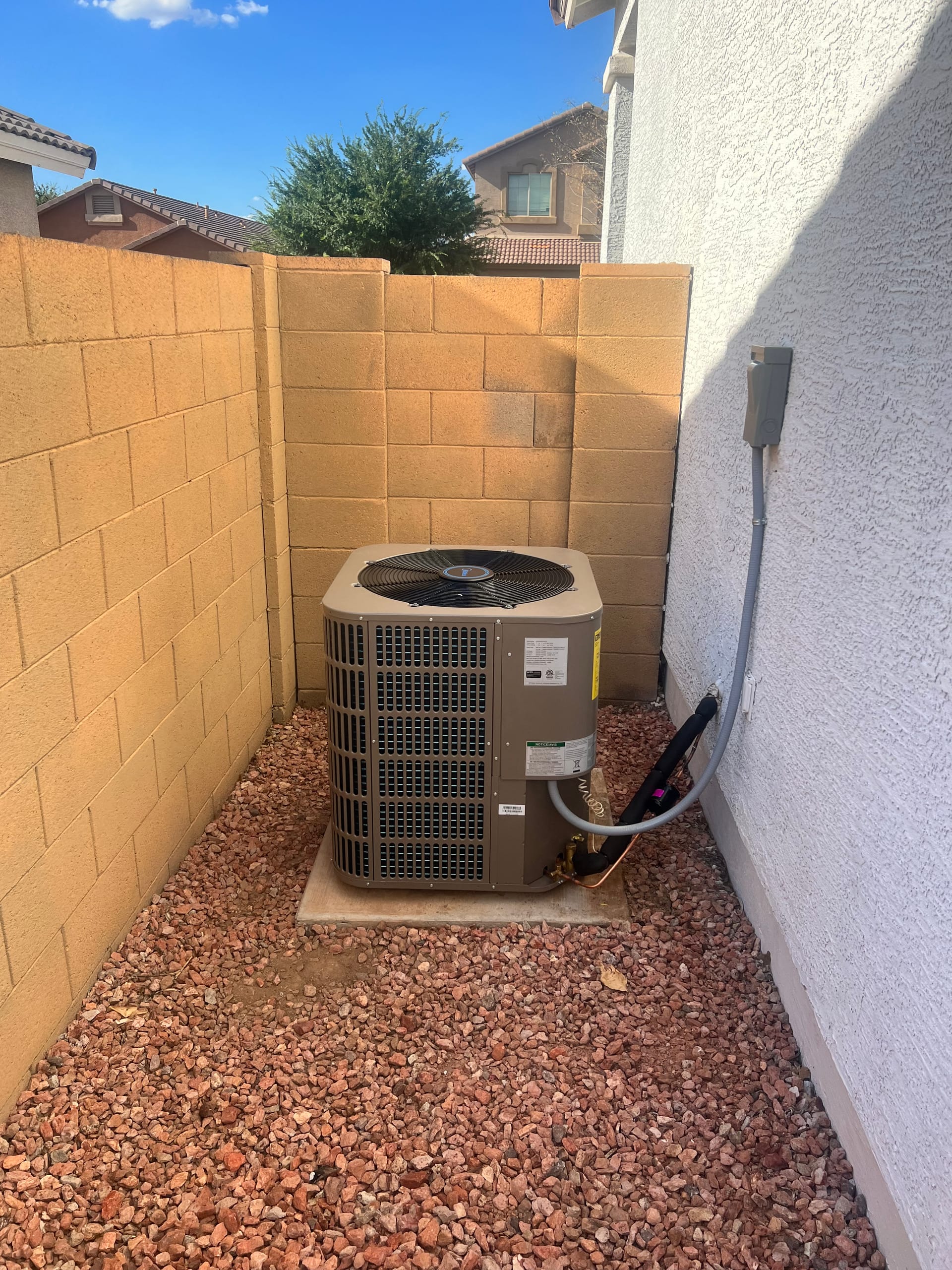 Instalación reciente de Goat con una unidad condensadora de minisplit