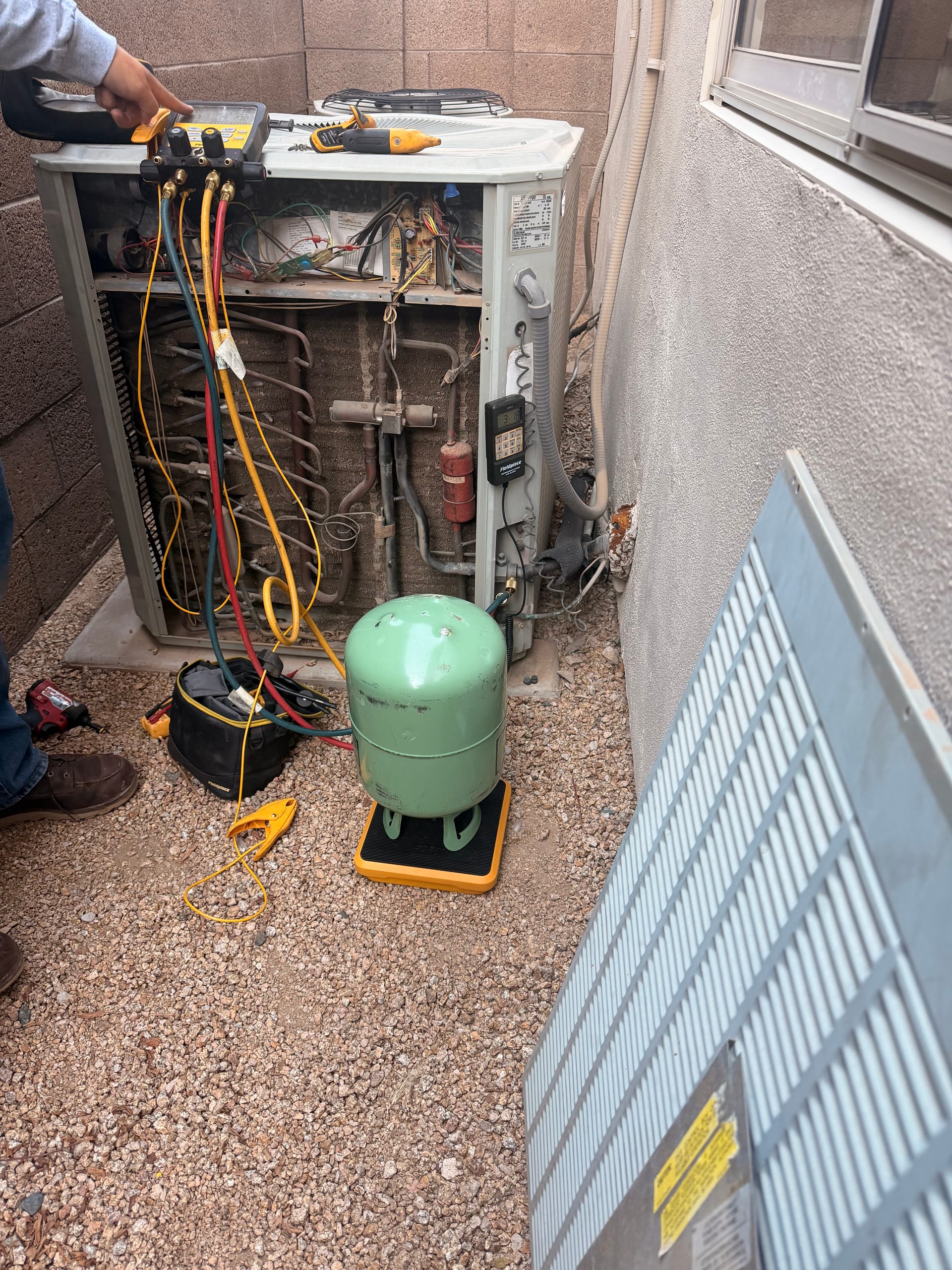 Trabajo de Goat Cooling & Heating en el East Valley