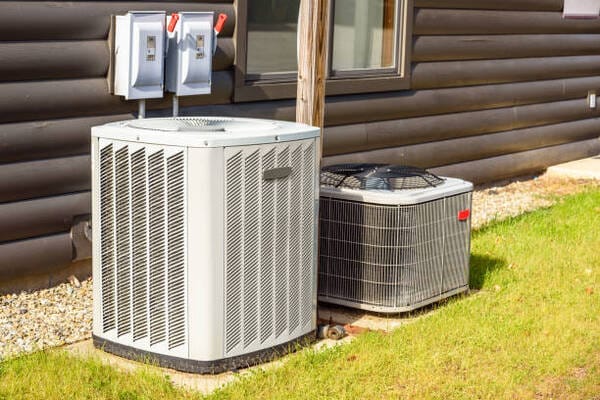 Condensador de aire acondicionado atendido por Goat Cooling & Heating